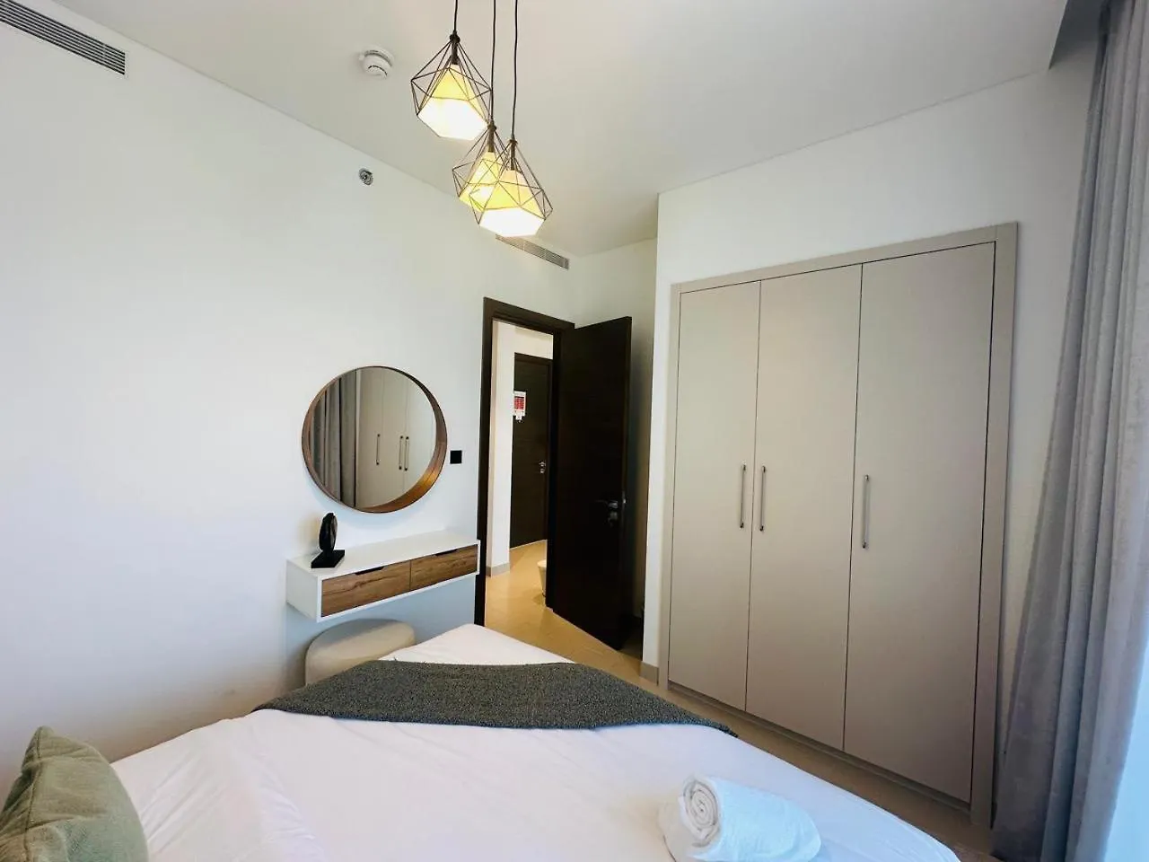 Creek Views 1 Bedroom Mins To Downtown In Sobha Creek Vistas Dubai 0*,